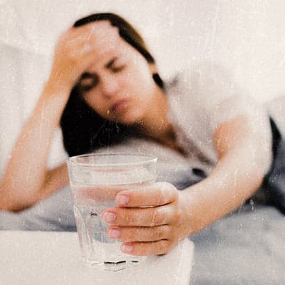Apsinuodijimas alkoholiu: kokių klaidų reikėtų vengti, gydantis namuose?